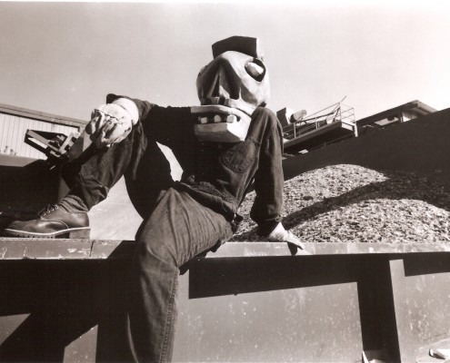 A photograph from the Antenna Theater production Skin and Bones.