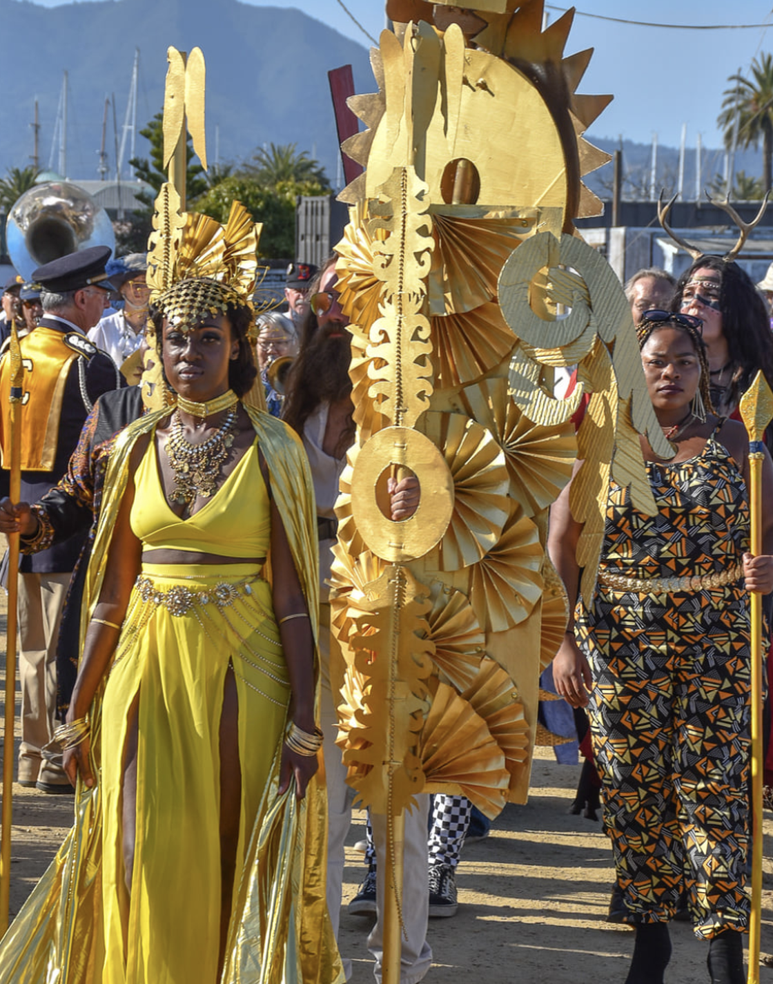 Antenna Theater archive image: walking calafia.