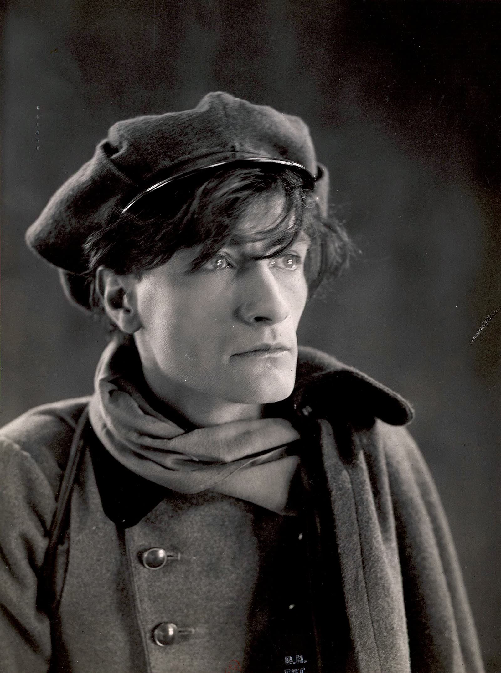 Black and white portrait photograph of Antonin Artaud in 1926