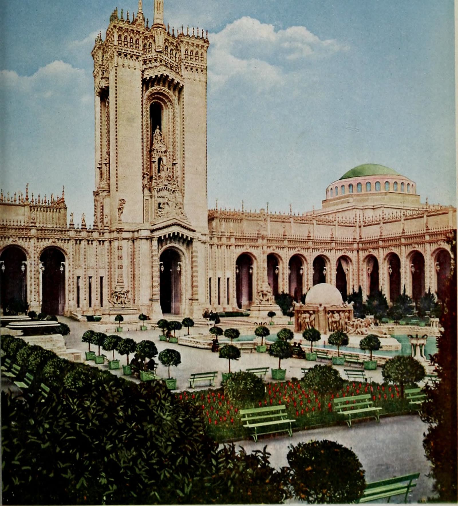 Black and white view of the Court of Abundance at the Panama-Pacific International Exposition in San Francisco