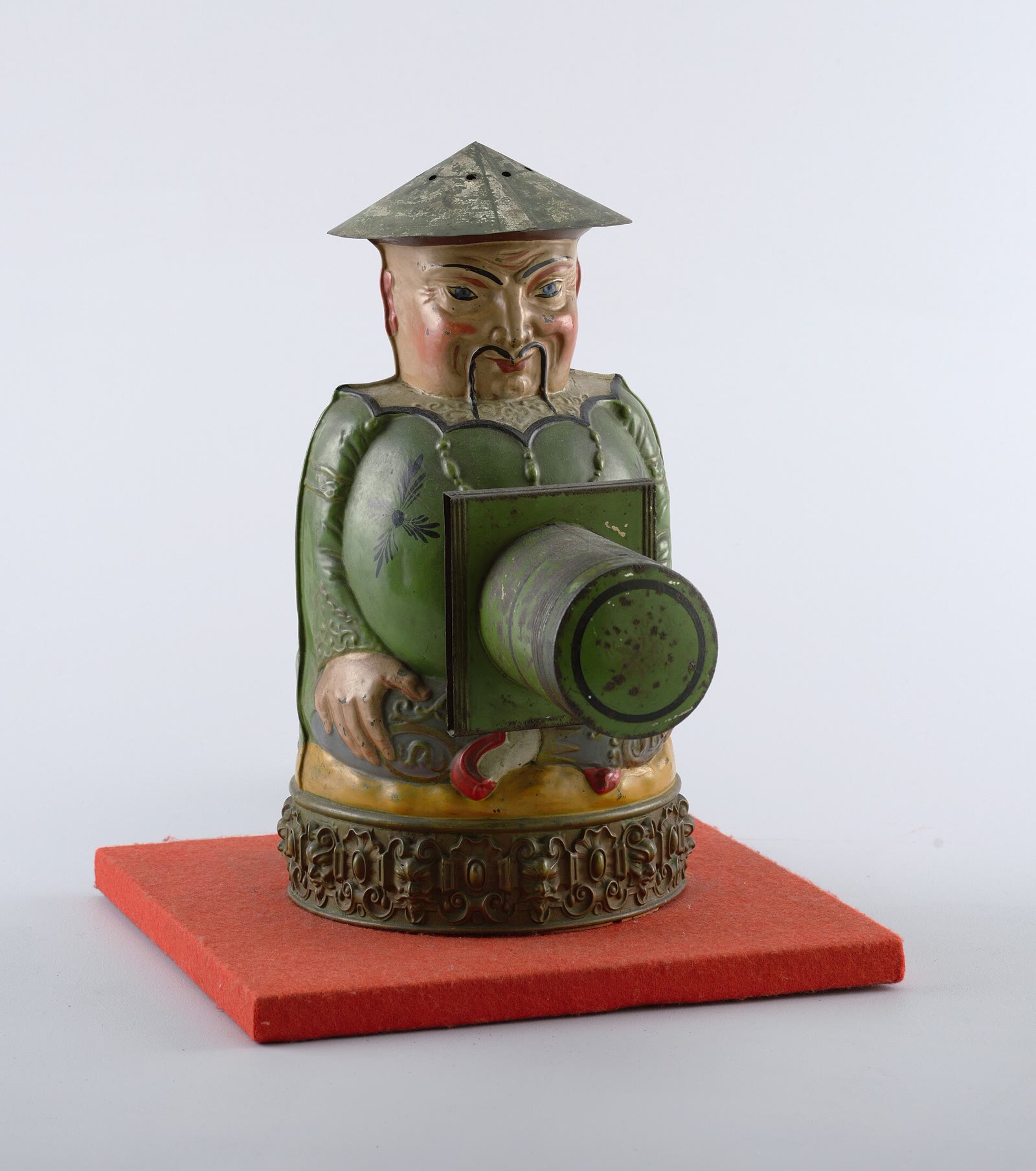 A French magic lantern with a chimney and a lens tube, made between 1850 and 1900