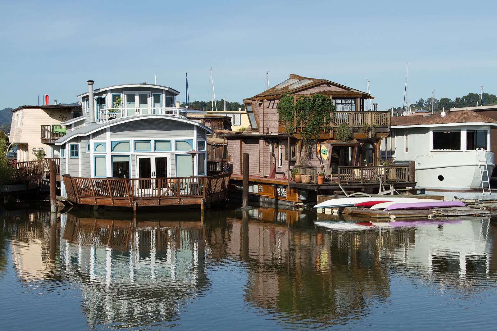 Colourful houseboats along a wooden dock in the Sausalito houseboat community
