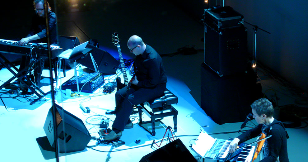 Laurie Anderson on stage performing Homeland in Milan in 2007