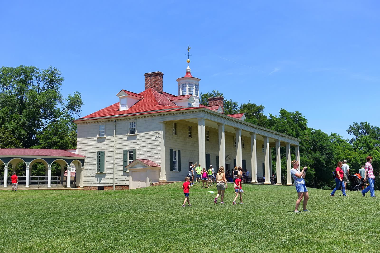 The mansion at Mount Vernon, George Washington's estate in Virginia, by daylight