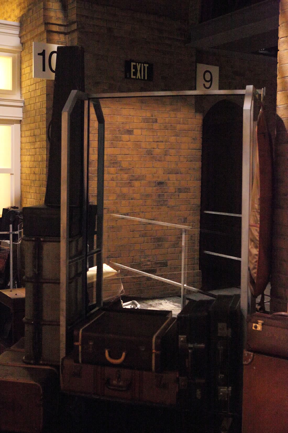 Pepper's ghost illusion at the Platform 9 3/4 entrance in the King's Cross station of the Hogwarts Express at Universal Orlando, 2014