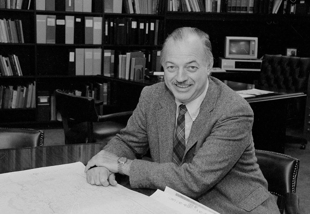Smithsonian Secretary Robert McCormick Adams seated at his desk