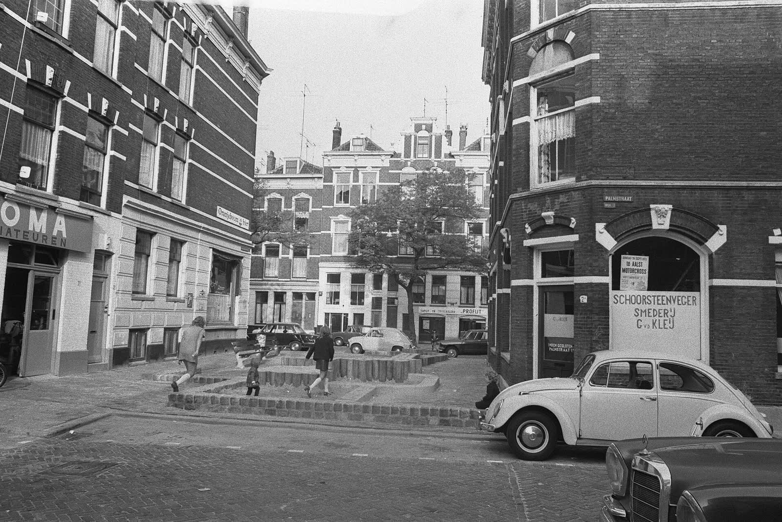 Rows of older houses in the Oude Westen redevelopment district of Rotterdam in 1971