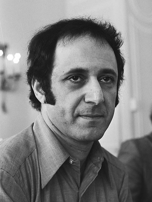 Head and shoulders photograph of the composer Steve Reich at the Holland Festival in June 1976