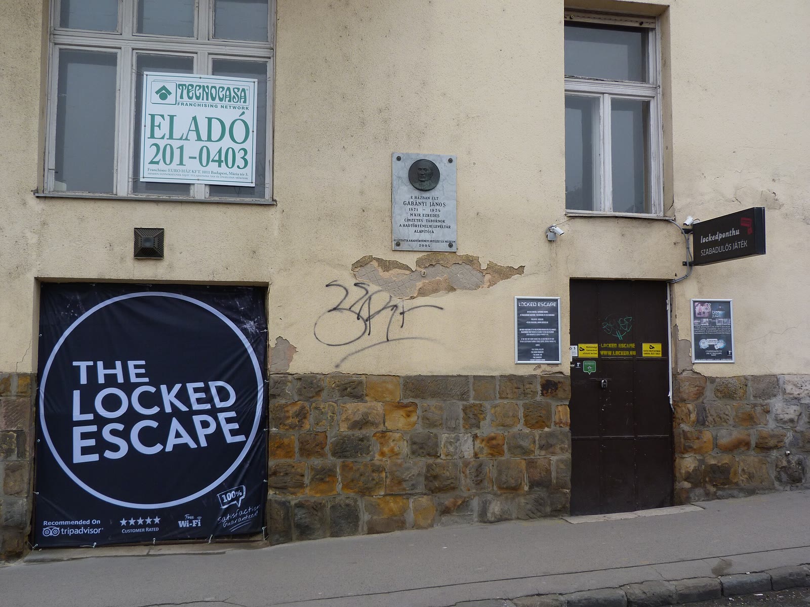 The Locked Escape, an escape-room venue on Vérmező út in Budapest, photographed in December 2015