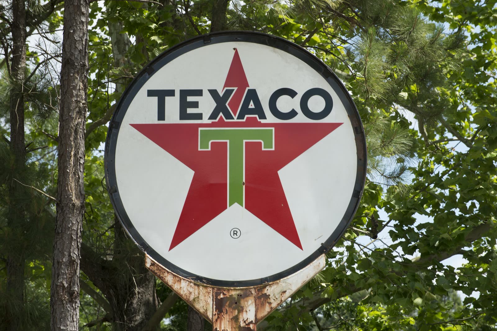 A vintage Texaco gas station sign beside a road in East Texas